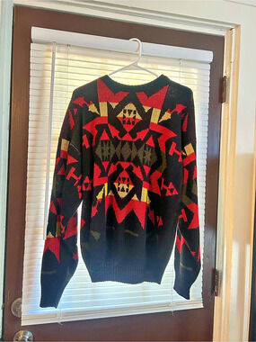 Vintage Turnabout Geometric Crewneck Sweater in Black & Red Size Medium